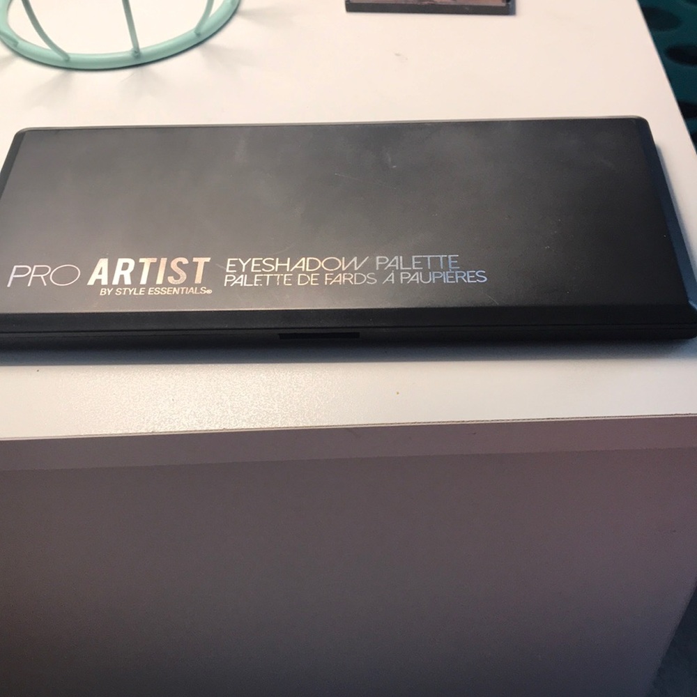 style essentials eyeshadow pallet